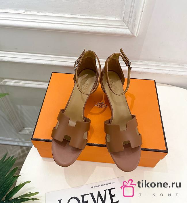 Hermes Legend Sandal Calfskin in Gold 7cm - 1