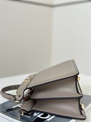 Fendi Peekaboo Iseeu Petite Dove Grey Padded Nappa Leather Bag Plexiglas Gold Metalware - 20x15.5x11cm - 6