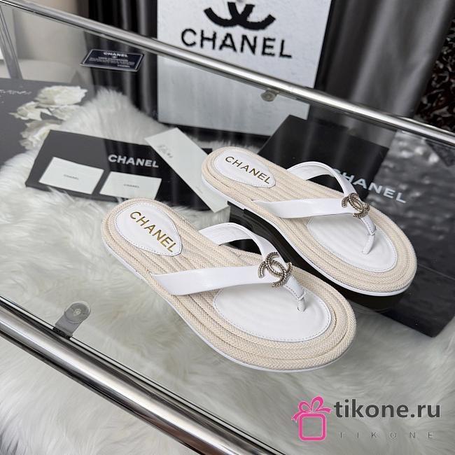 Chanel Thongs Lambskin White - 1