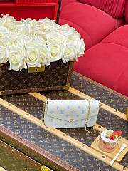 LV Pochette Felicie Monogram Empreinte Milky White/ Blue M28127 - 21x12x3cm - 4