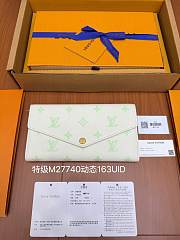 LV Sarah Wallet Monogram Empreinte Milky White/ Jade Green M27740 - 19x10.5x2.5cm - 2