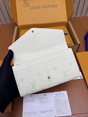 LV Sarah Wallet Monogram Empreinte Milky White/ Jade Green M27740 - 19x10.5x2.5cm - 3