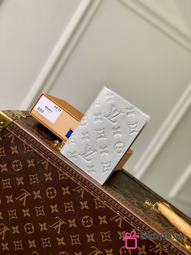 LV Passport Cover Monogram Empreinte Silver Metallic - 14x2.5x10cm - 1