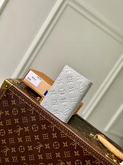 LV Passport Cover Monogram Empreinte Silver Metallic - 14x2.5x10cm - 3