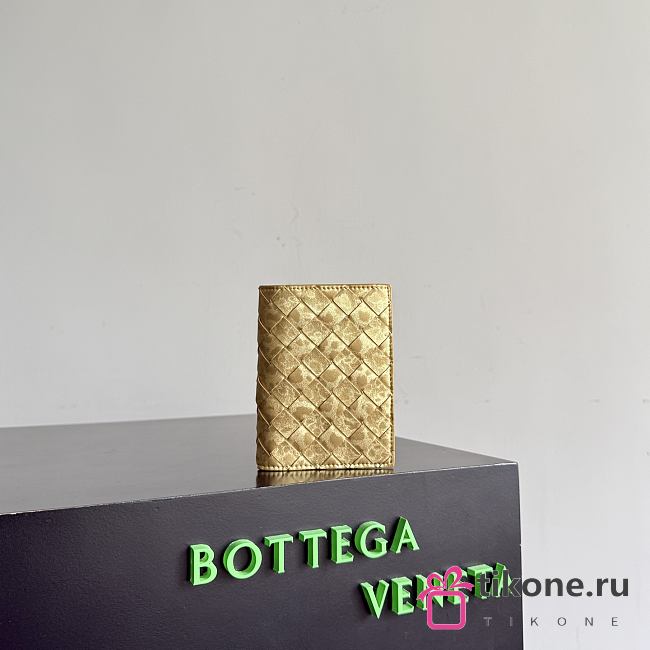 Bottega Veneta Intrecciato Passport Case in Lamina Satin Leather Gold - 13.6x9.5x0.5cm - 1