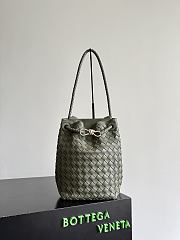 Bottega Veneta Small Andiamo Bucket in Pickle - 30x18.5x11cm - 1