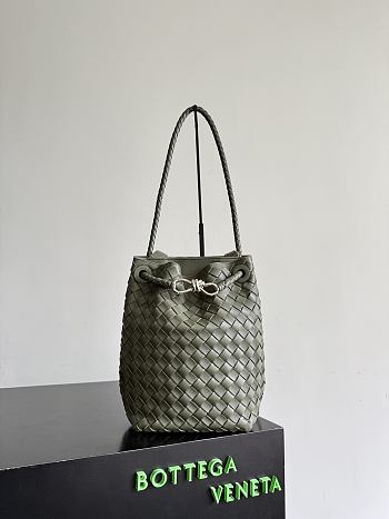 Bottega Veneta Small Andiamo Bucket in Pickle - 30x18.5x11cm