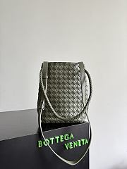 Bottega Veneta Small Andiamo Bucket in Pickle - 30x18.5x11cm - 4
