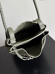 Bottega Veneta Small Andiamo Bucket in Pickle - 30x18.5x11cm - 2