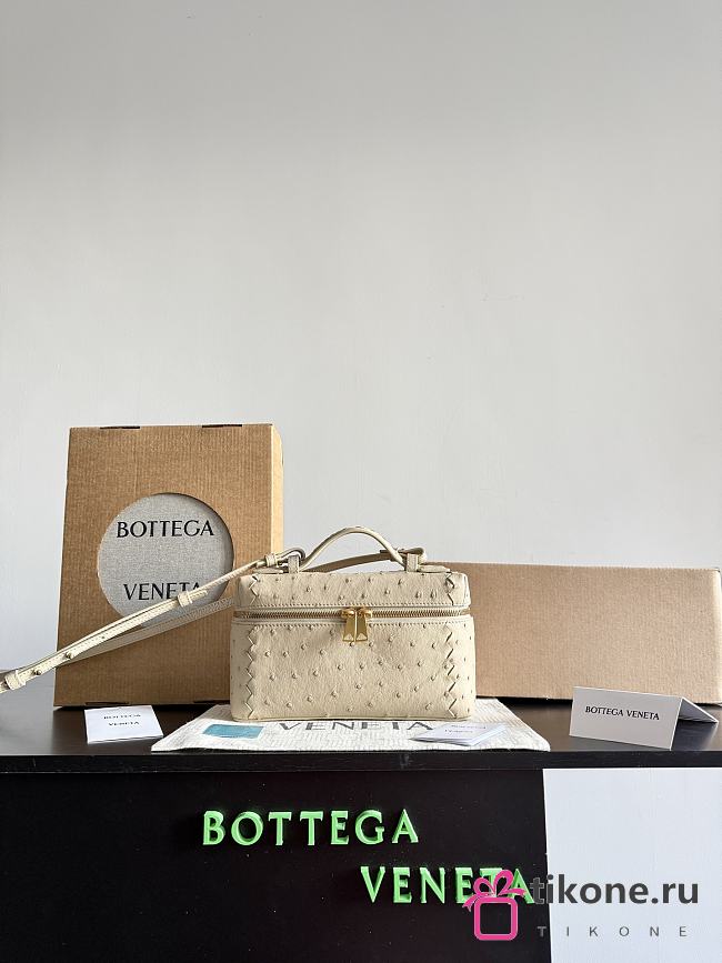 Bottega Veneta Bang Bang in Ostrich Beige - 22x12.5x5cm - 1