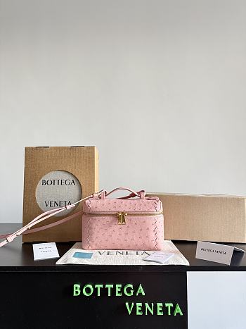 Bottega Veneta Bang Bang in Ostrich Rose - 22x12.5x5cm