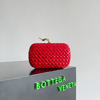 Bottega Veneta Knot Patent in Red (flower closure) - 19x11.5x5cm