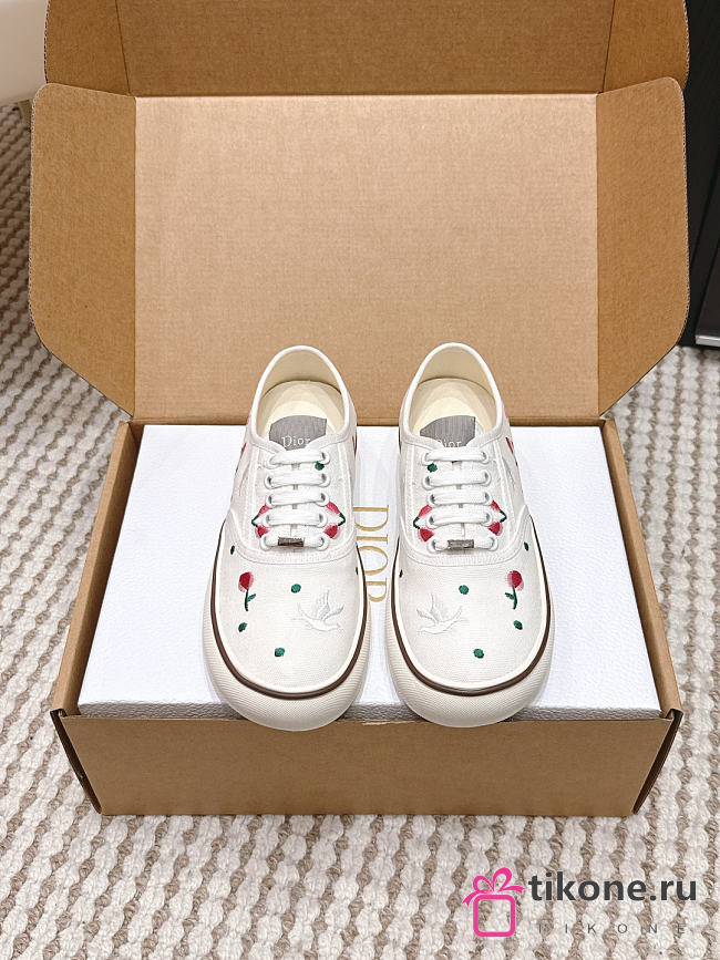 Dioramour Dior Saltwind Sneaker White Cotton Embroidered with Multicolor Doves & Roses Motif - 1