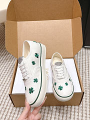 Dior Saltwind Sneaker White Cotton Embroidered with Green Dior Clover Motif - 4