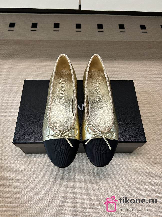 Chanel Ballet Flats Laminated Lambskin & Grosgrain Light Gold & Black G02819 - 1
