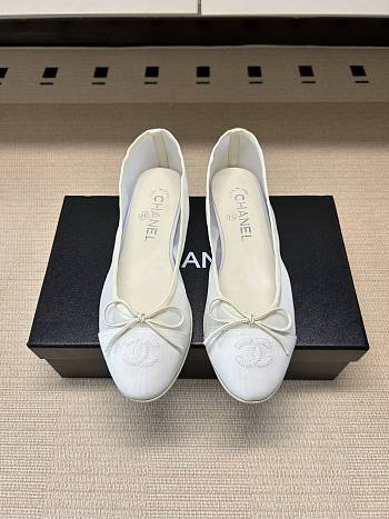 Chanel Slingbacks Iridescent Lambskin & Lambskin White 90mm G47082