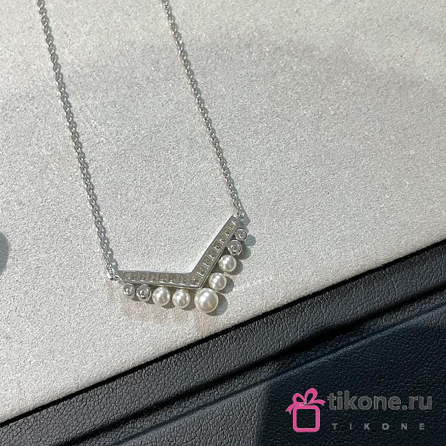 Chaumet Josephine Aigrette Pendant White Gold Pearls Diamonds 084966 - 1