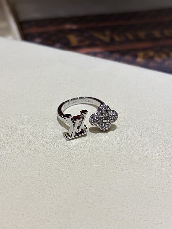 LV Louisette Signature Strass Ring White Gold M1800L 