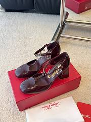 Roger Vivier Tres Vivier Mary Jane Pumps In Patent Leather Burgundy 8.5cm - 6