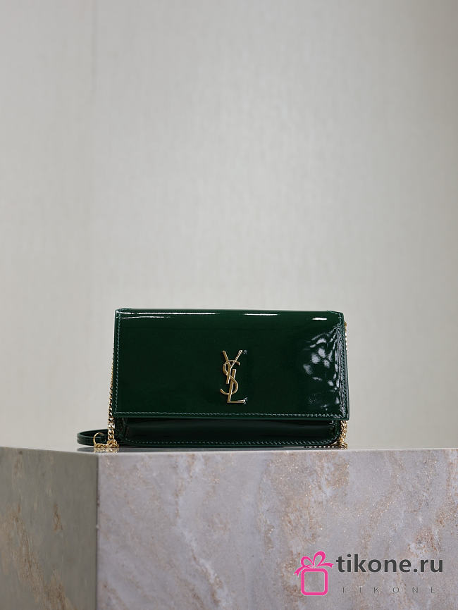 YSL Cassandre Phone Holder In Patent Leather In Green - 18.5x11x2.5cm - 1