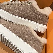 LV Flight Mode Time Out Sneaker Beige 1AIDHI - 4