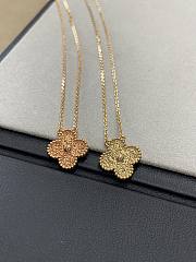 VCA Vintage Alhambra Pendant 18k Yellow/Rose Gold VCARO1IF00/VCARN9ZS00  - 4