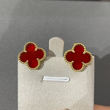 VCA Sweet Alhambra Earstuds 18k Yellow Gold Carnelian Red
