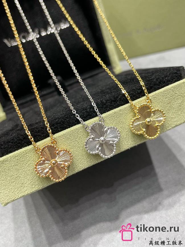 VCA Vintage Alhambra Pendant 18k Rose/Yellow/White Gold  - 1