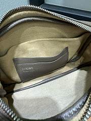 Loewe Small Pebble Messenger Bag In Supple Grained Calfskin Taupe - 20x12.5x6cm - 2