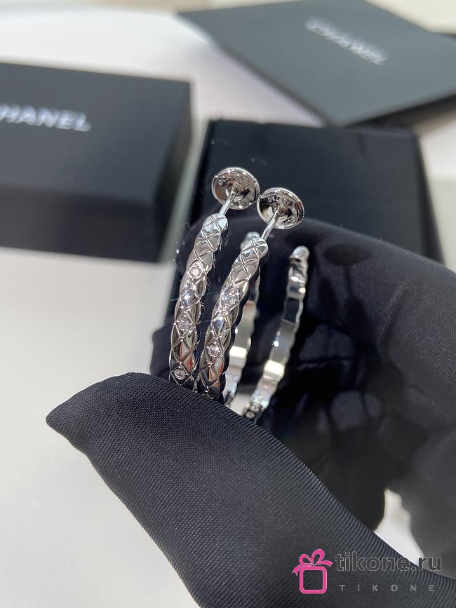 Chanel Coco Crush Hoop Earrings White Gold - 1
