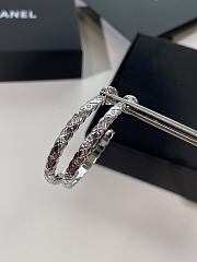 Chanel Coco Crush Hoop Earrings White Gold - 3