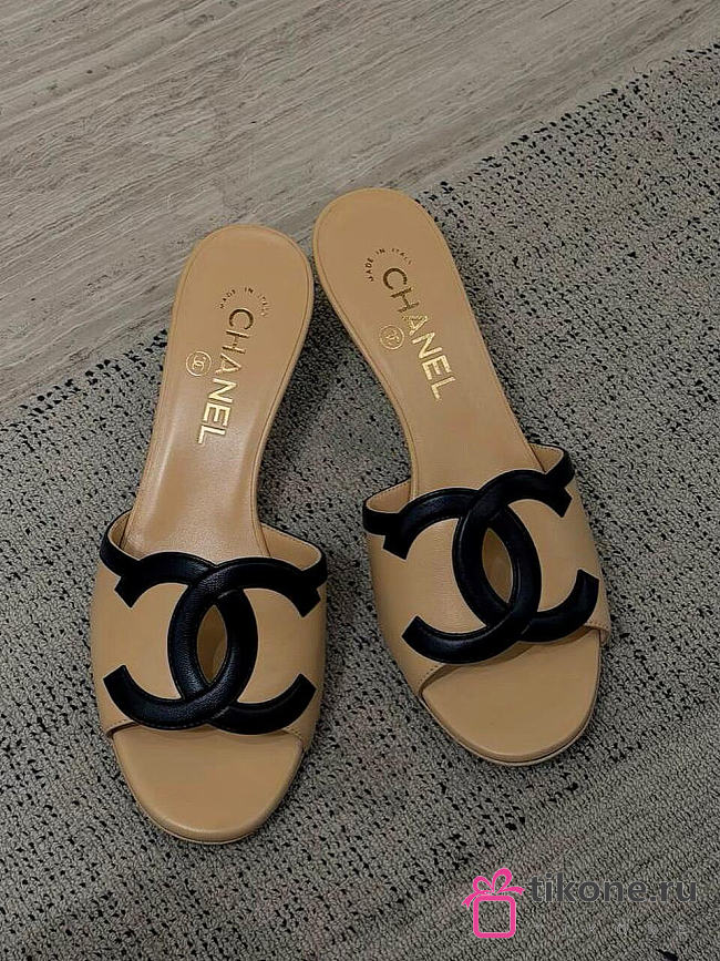 Chanel Mules Lambskin Beige & Black 45mm - 1