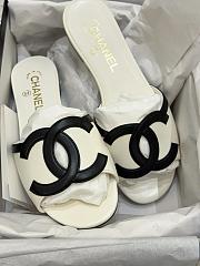 Chanel Mules Lambskin White & Black 45mm - 4