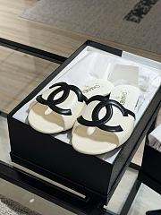 Chanel Mules Lambskin White & Black 45mm - 5