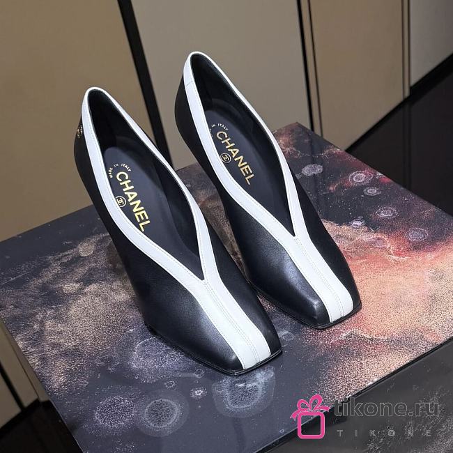 Chanel Pumps Lambskin Black & Ivory 95mm - 1