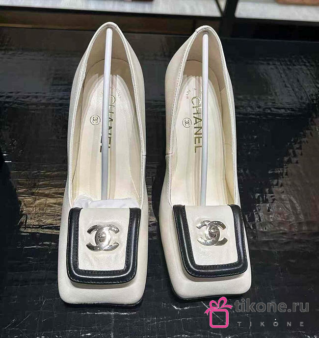 Chanel Pumps Lambskin Ivory & Black 90mm - 1