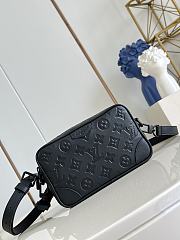 LV Trocadero Wearable Wallet Monogram Shadow Black M26737 - 20x13x6.5cm - 1