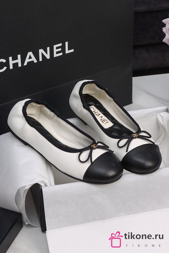 Chanel Ballet Flats Lamskin Black & White - 1
