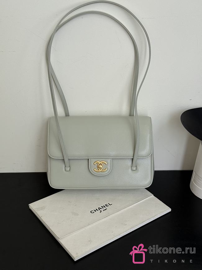 Chanel Small Flap Bag Grained Shiny Calfskin & Gold-Tone Metal Light Green - 15x22x7cm - 1