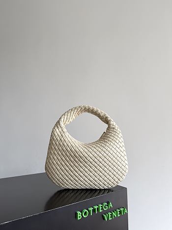Bottega Veneta Small Veneta in Sea Salt - 35x21x5cm
