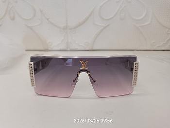 Gift LV Sunglasses 1