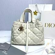 Medium Dior Toujours Bag Latte Macrocannage Calfskin - 28.5x21.5x17cm - 4