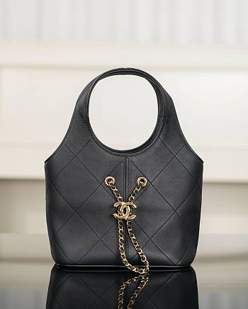 Chanel Small Tote Calfskin & Gold-Tone Metal Black - 27.5x21x10cm