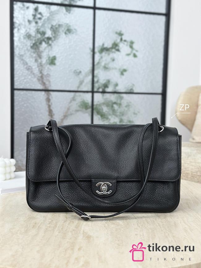 Chanel Maxi Flapbag Grained Calfskin & Silver Metal Black - 32x19.5x10cm - 1