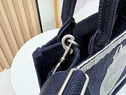 Small Dior Book Tote with Strap Blue Dior Oblique Embroidery with White Lace and Dior Medaillon - 26.5x22x14cm) - 6