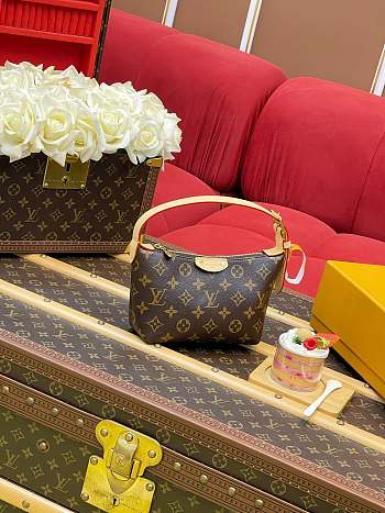 LV Pochette Hills Monogram Canvas M27509 - 18.5x6.5x11cm