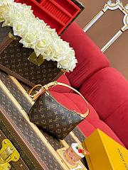 LV Pochette Hills Monogram Canvas M27509 - 18.5x6.5x11cm - 3