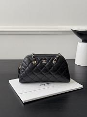 Chanel Clutch with Chain Grained Shiny Calfskin & Gold-Tone Metal Black - 19.5x11.7x5.5cm - 1
