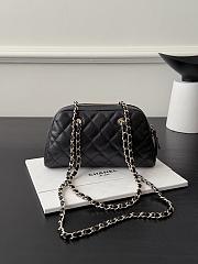 Chanel Clutch with Chain Grained Shiny Calfskin & Gold-Tone Metal Black - 19.5x11.7x5.5cm - 5
