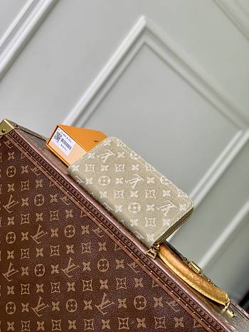 LV Zippy Wallet Monogram Denim Khaki M28297 - 19.5x10.5x2.5cm